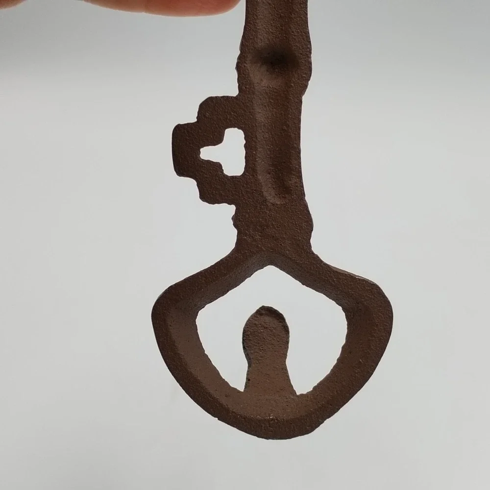Antique Style Cast Iron Goodhealth Skeleton Key Wall‎ Hook Hanger Rustic Vintage